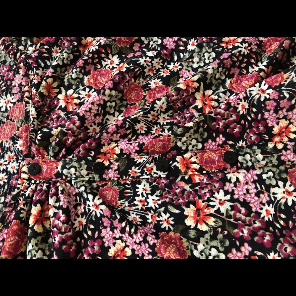 Flowered top - Picture 2 of 2